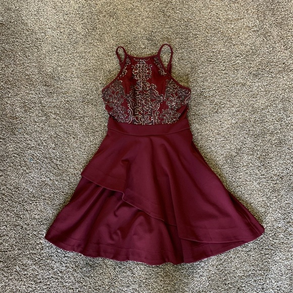 Burgundy dress with pewter sparkles - Picture 2 of 4